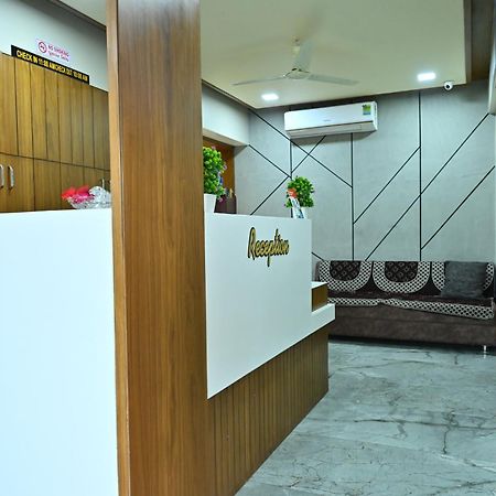 Hotel Sury Villa Ahmedabad Buitenkant foto