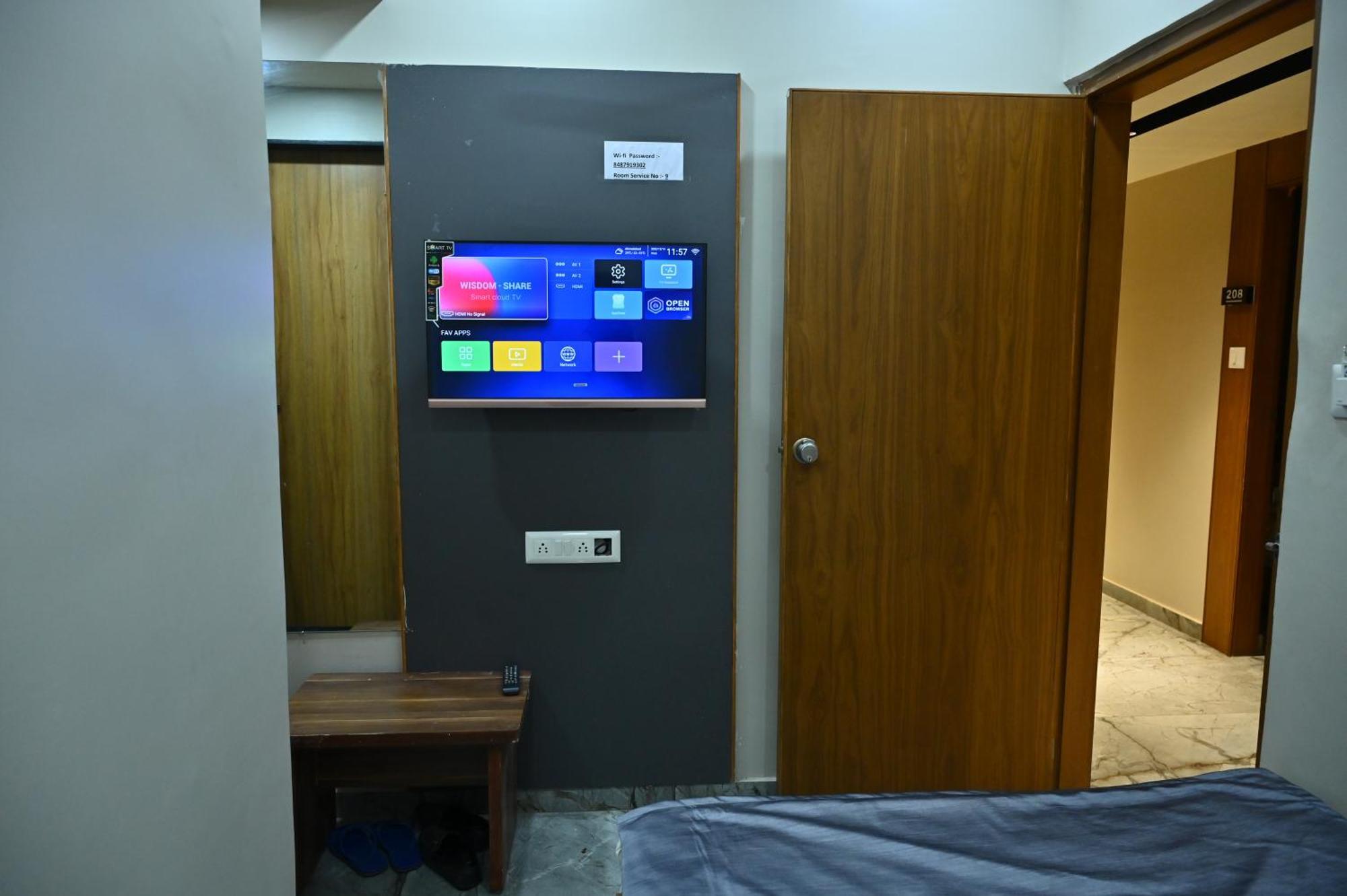 Hotel Sury Villa Ahmedabad Buitenkant foto