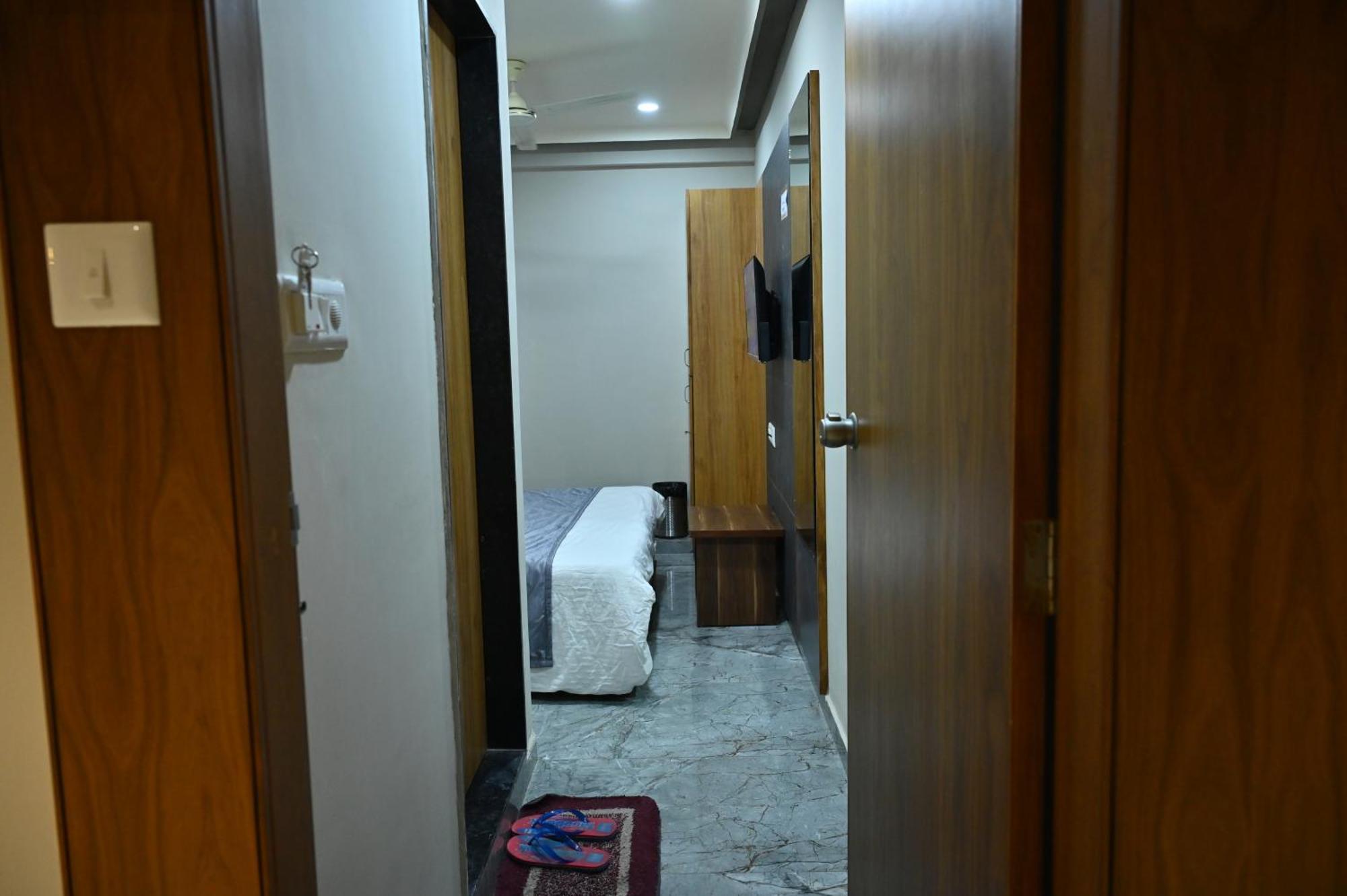 Hotel Sury Villa Ahmedabad Buitenkant foto