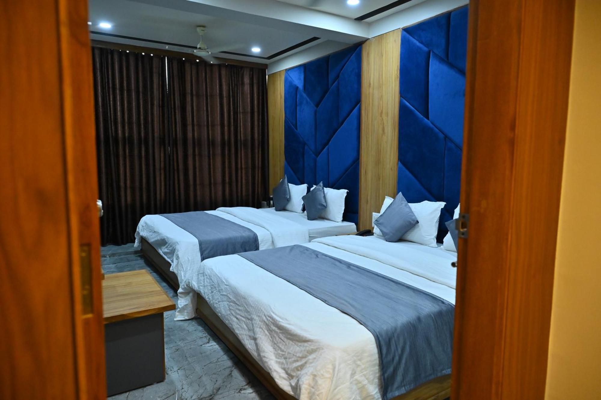 Hotel Sury Villa Ahmedabad Buitenkant foto