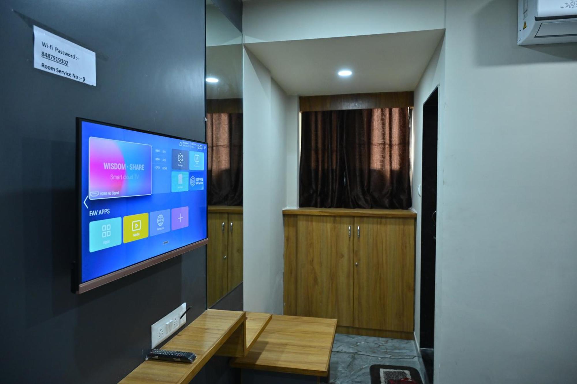 Hotel Sury Villa Ahmedabad Buitenkant foto