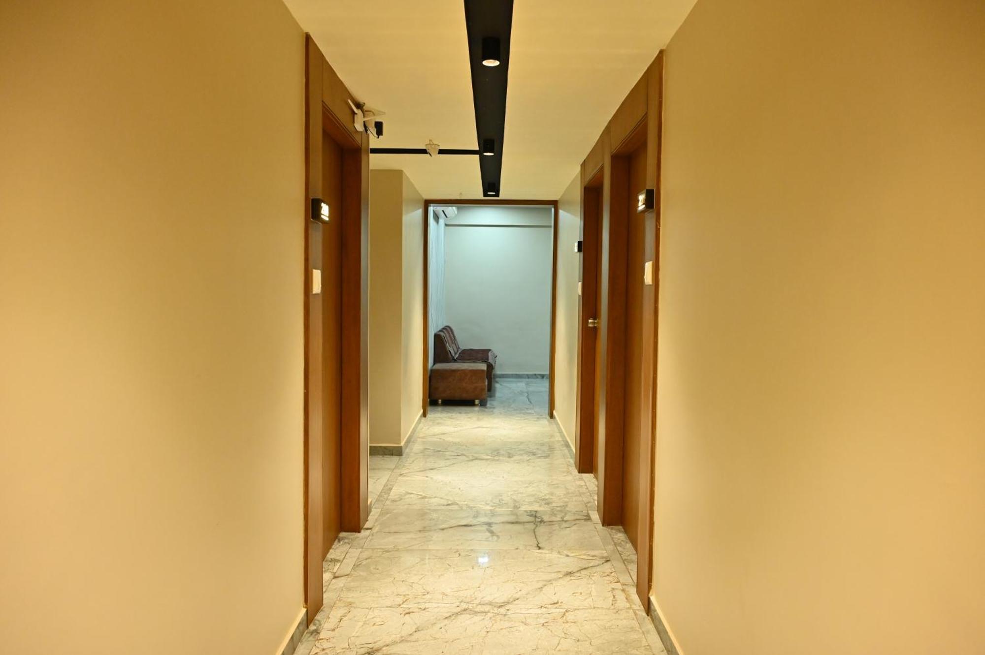 Hotel Sury Villa Ahmedabad Buitenkant foto