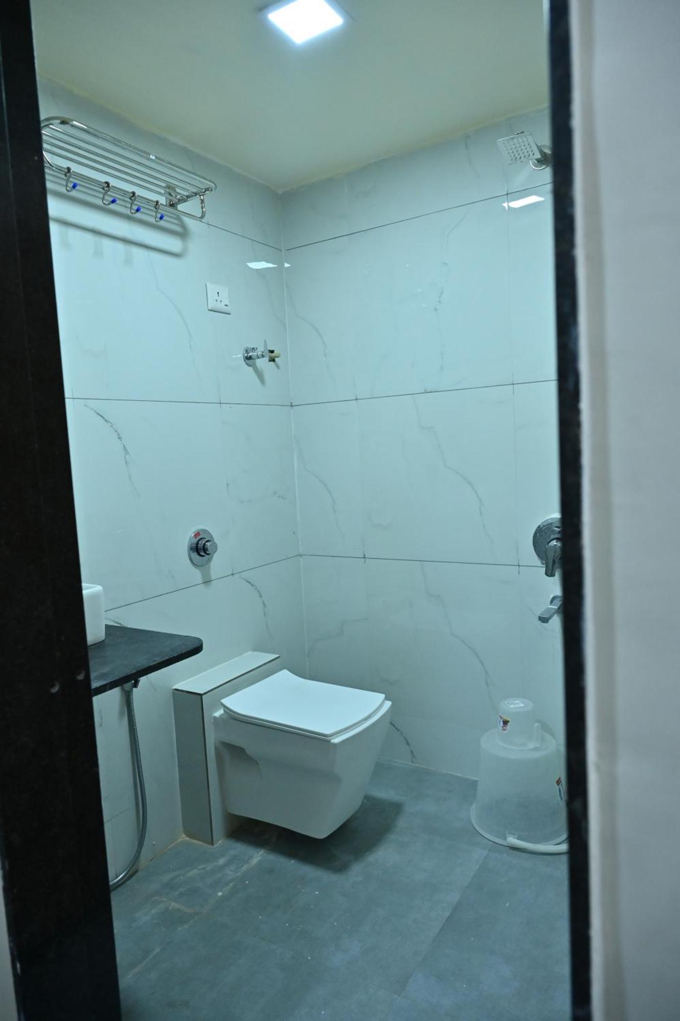 Hotel Sury Villa Ahmedabad Buitenkant foto