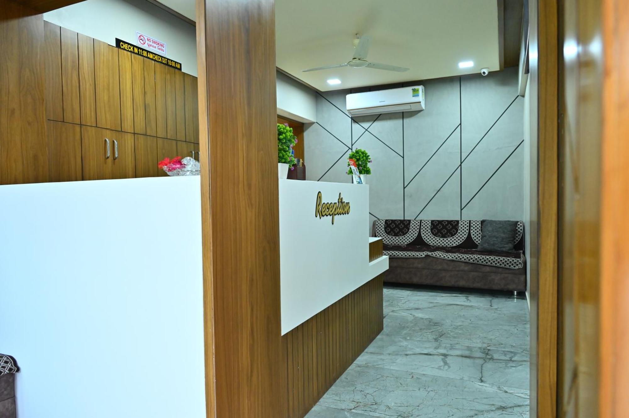 Hotel Sury Villa Ahmedabad Buitenkant foto