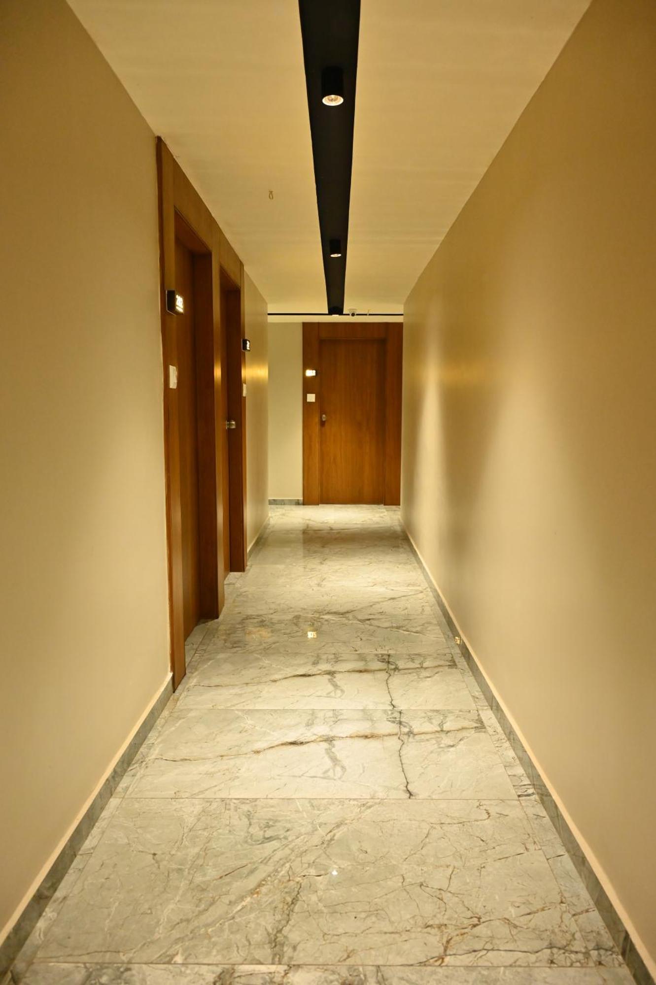 Hotel Sury Villa Ahmedabad Buitenkant foto