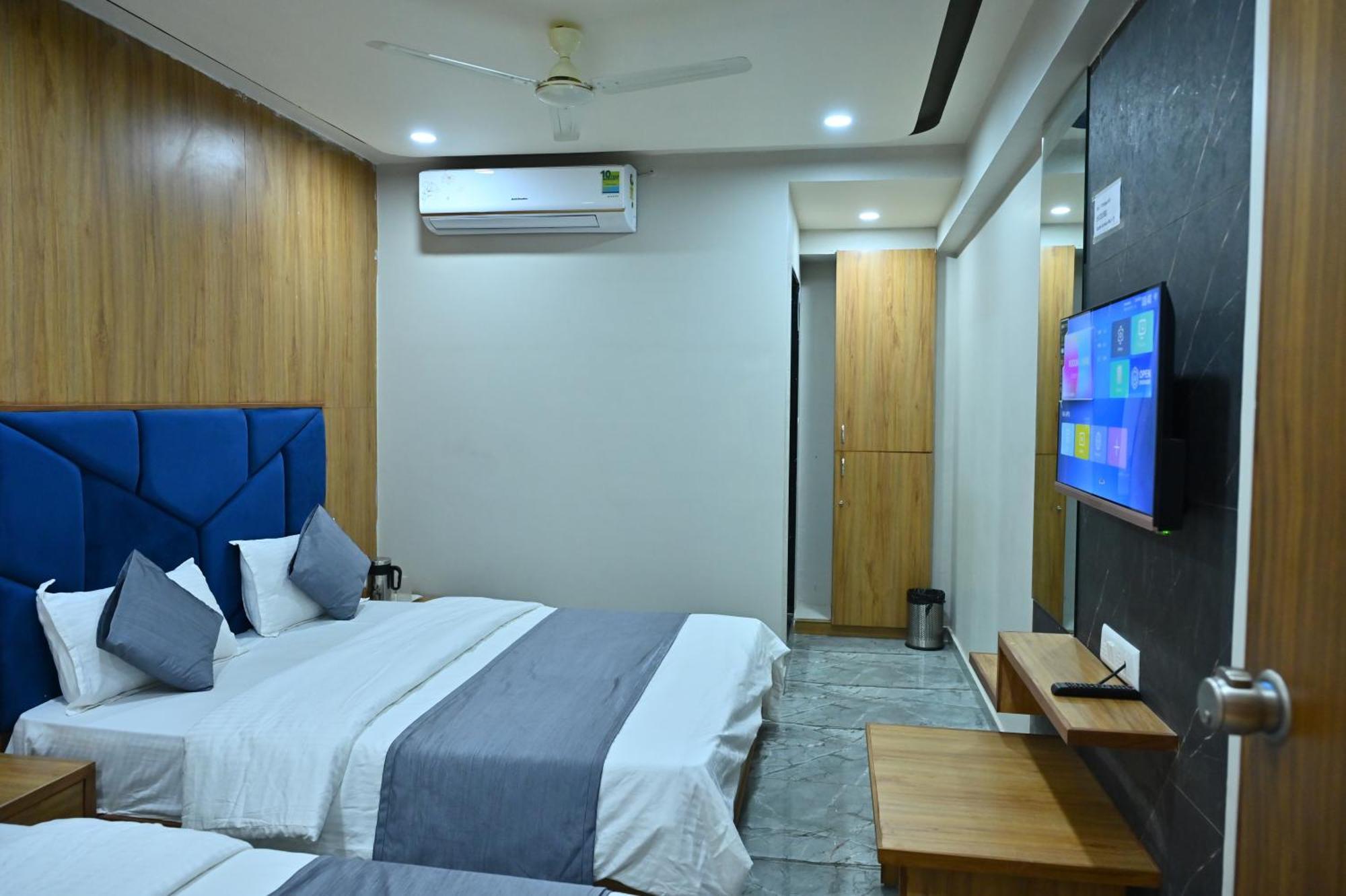 Hotel Sury Villa Ahmedabad Buitenkant foto