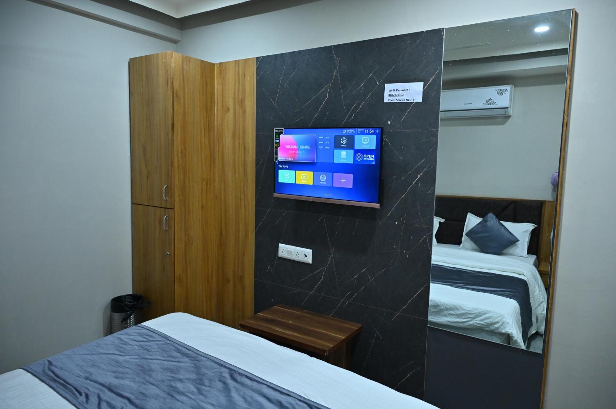 Hotel Sury Villa Ahmedabad Buitenkant foto