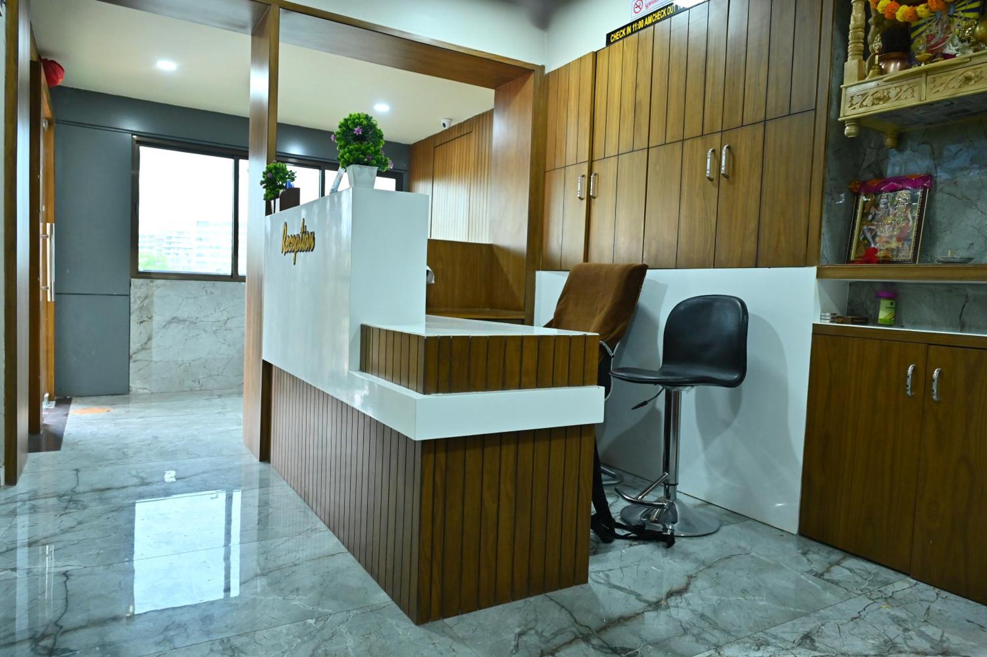 Hotel Sury Villa Ahmedabad Buitenkant foto